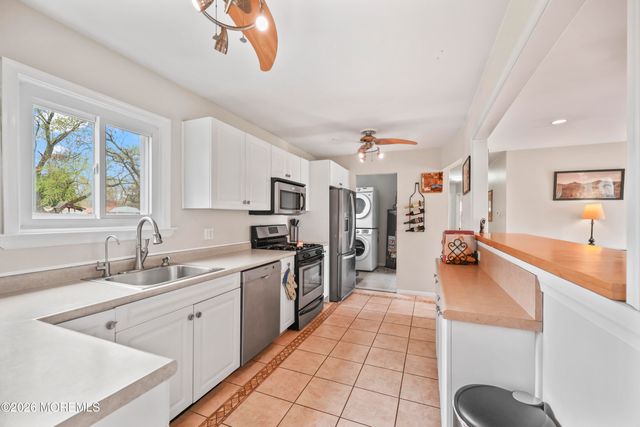 9 Maple Lane, Howell, NJ 07731