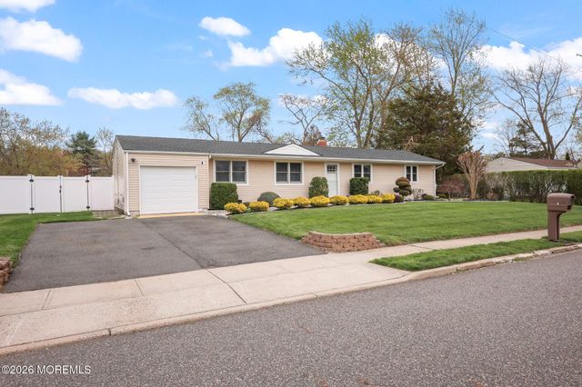 9 Maple Lane, Howell, NJ 07731