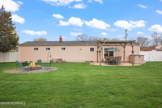 9 Maple Lane, Howell, NJ 07731