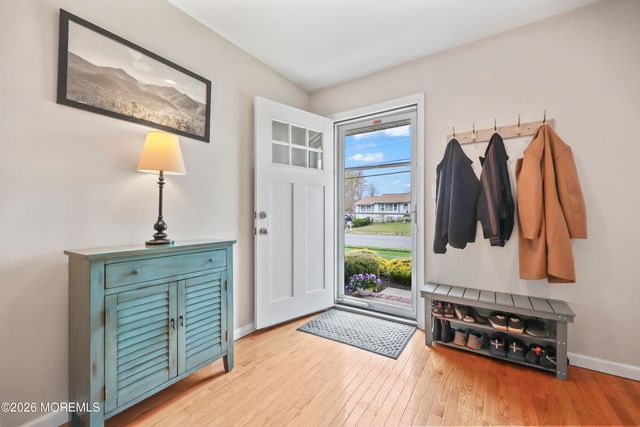 9 Maple Lane, Howell, NJ 07731