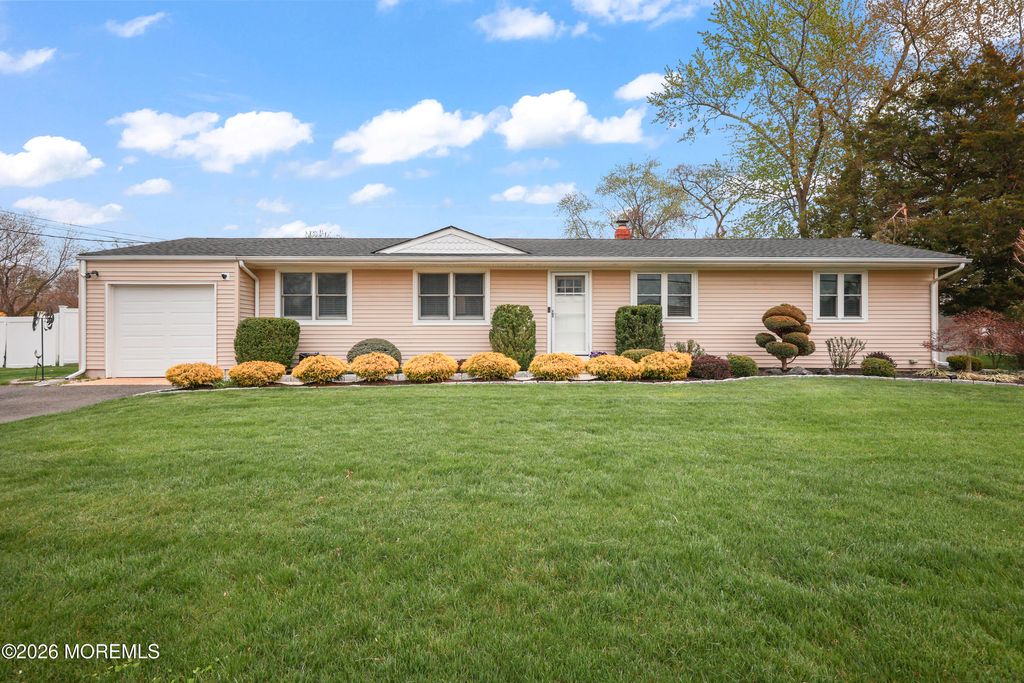9 Maple Lane, Howell, NJ 07731