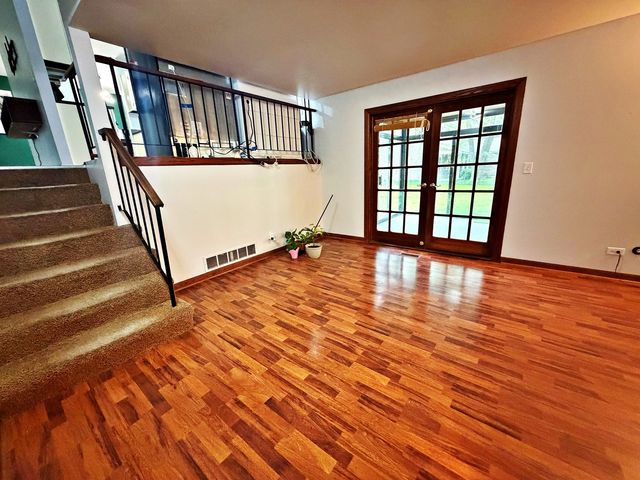 800 W Beechtree Lane, Bartlett, IL 60103