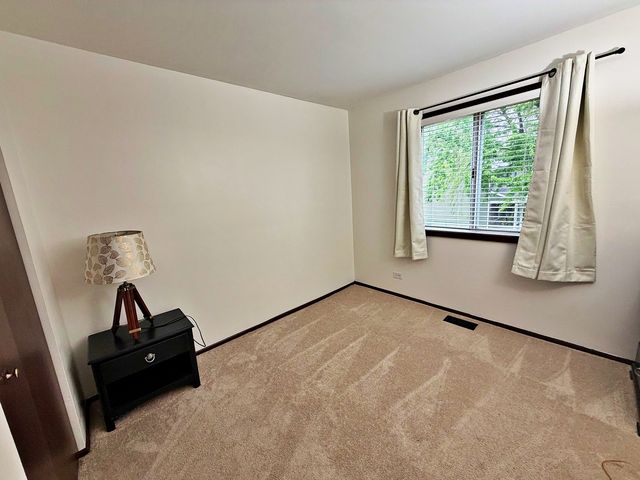 800 W Beechtree Lane, Bartlett, IL 60103