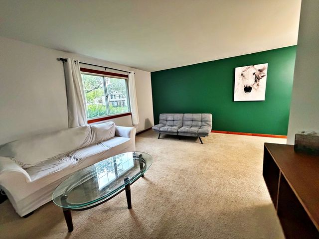 800 W Beechtree Lane, Bartlett, IL 60103