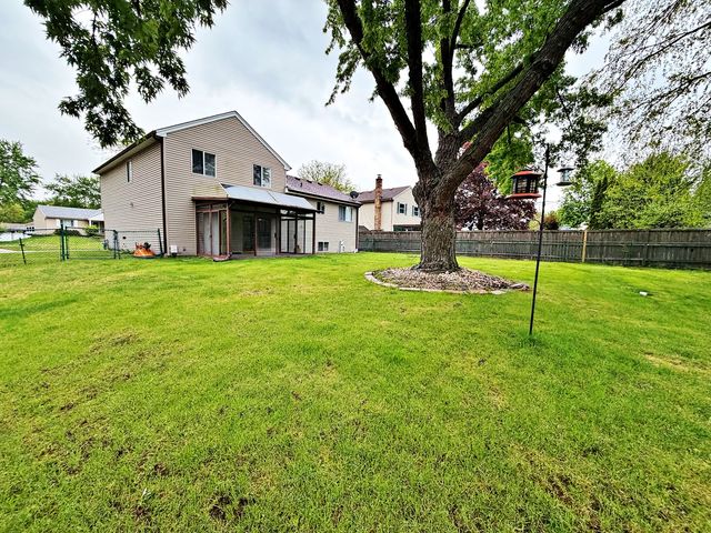 800 W Beechtree Lane, Bartlett, IL 60103