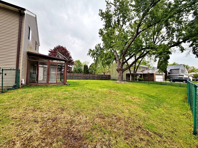 800 W Beechtree Lane, Bartlett, IL 60103