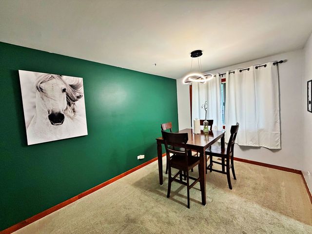 800 W Beechtree Lane, Bartlett, IL 60103