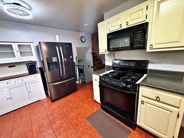 800 W Beechtree Lane, Bartlett, IL 60103