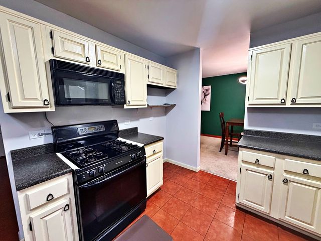 800 W Beechtree Lane, Bartlett, IL 60103