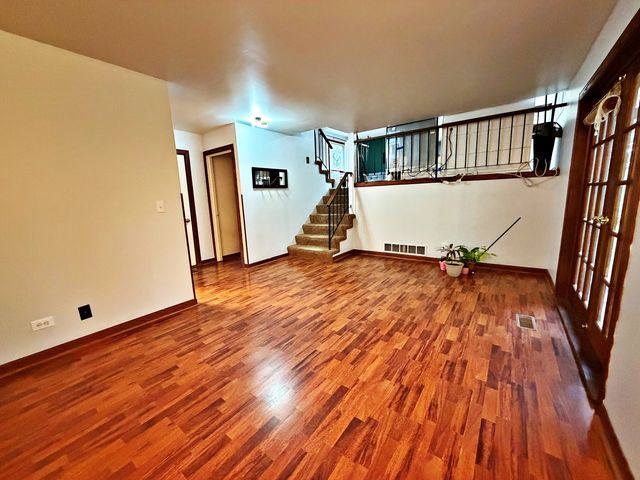800 W Beechtree Lane, Bartlett, IL 60103