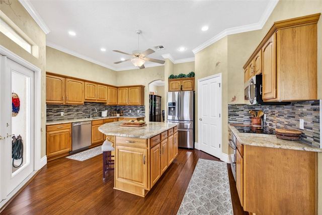 10211 RIDGE TOP LOOP, Weeki Wachee, FL 34613