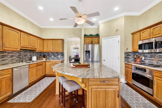 10211 RIDGE TOP LOOP, Weeki Wachee, FL 34613