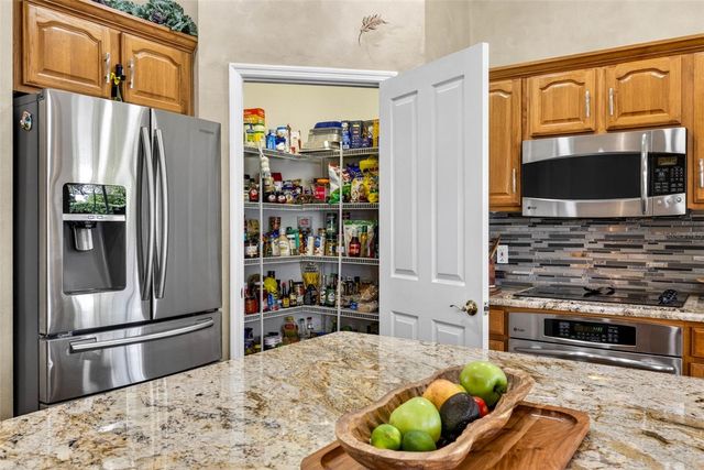 10211 RIDGE TOP LOOP, Weeki Wachee, FL 34613