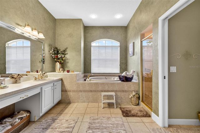 10211 RIDGE TOP LOOP, Weeki Wachee, FL 34613