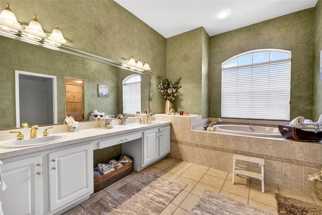 10211 RIDGE TOP LOOP, Weeki Wachee, FL 34613