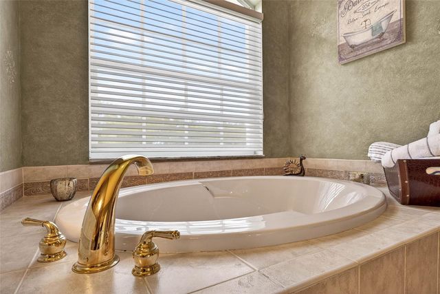 10211 RIDGE TOP LOOP, Weeki Wachee, FL 34613