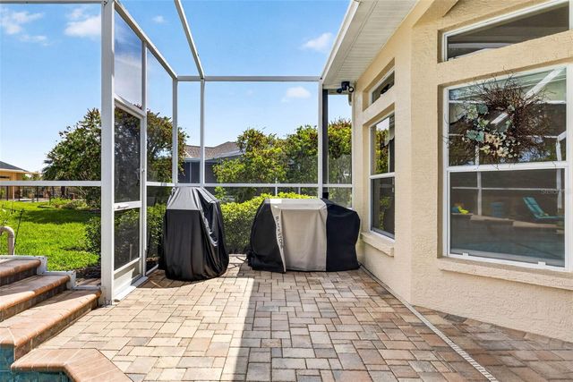 10211 RIDGE TOP LOOP, Weeki Wachee, FL 34613