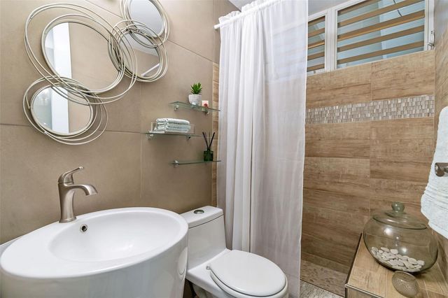 A12 CALLE 4, Guaynabo, PR 00966