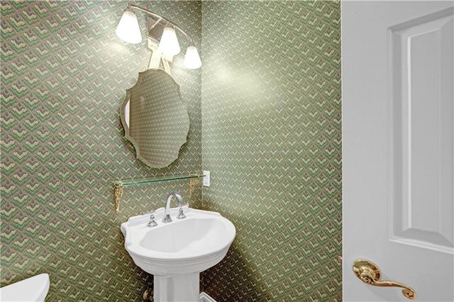 520 Mountainbrooke Circle, Stone Mountain, GA 30087