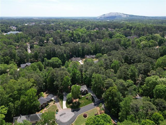 520 Mountainbrooke Circle, Stone Mountain, GA 30087
