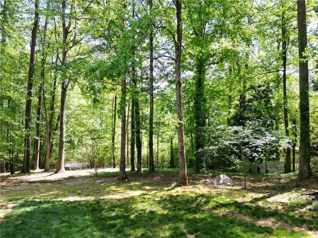 520 Mountainbrooke Circle, Stone Mountain, GA 30087