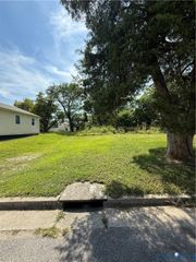 734 Mount Airy St, Petersburg, VA 23803