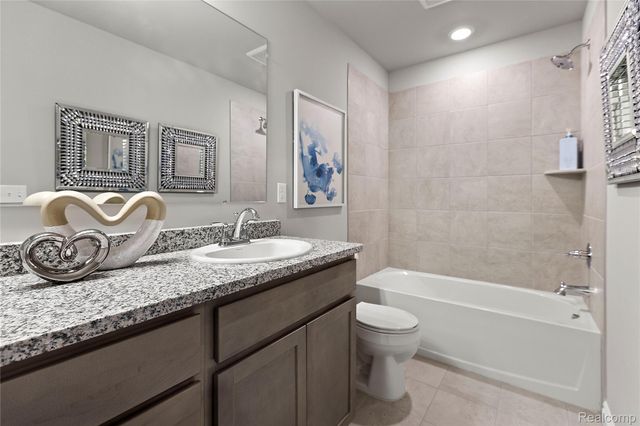 2245 Chase Drive 107, Hartland Township, MI 48855