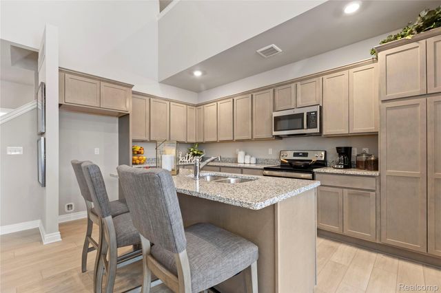 2245 Chase Drive 107, Hartland Township, MI 48855