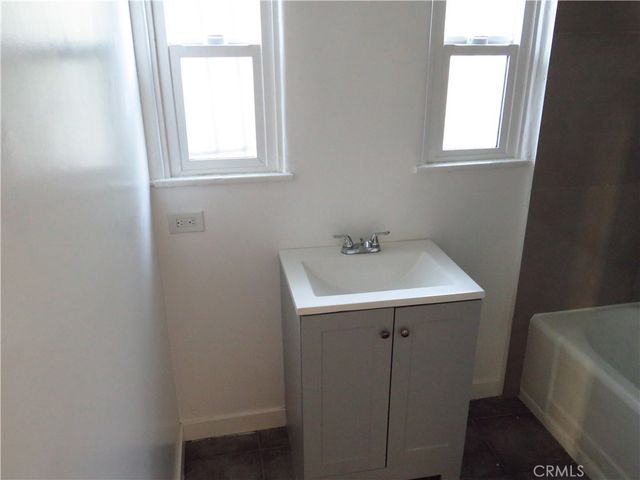 862 W 41st Street, Los Angeles, CA 90037