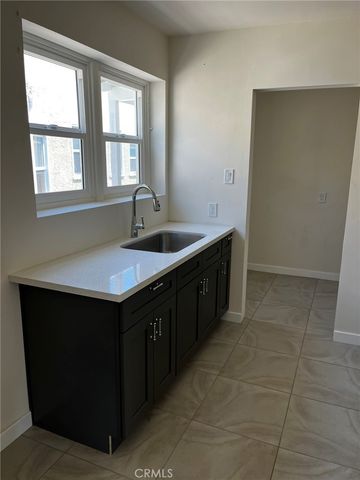 862 W 41st Street, Los Angeles, CA 90037