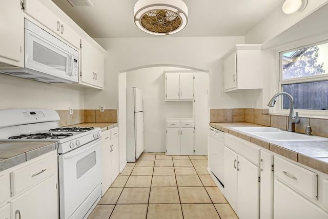 553 E Michigan Avenue, Fresno, CA 93704