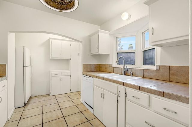 553 E Michigan Avenue, Fresno, CA 93704