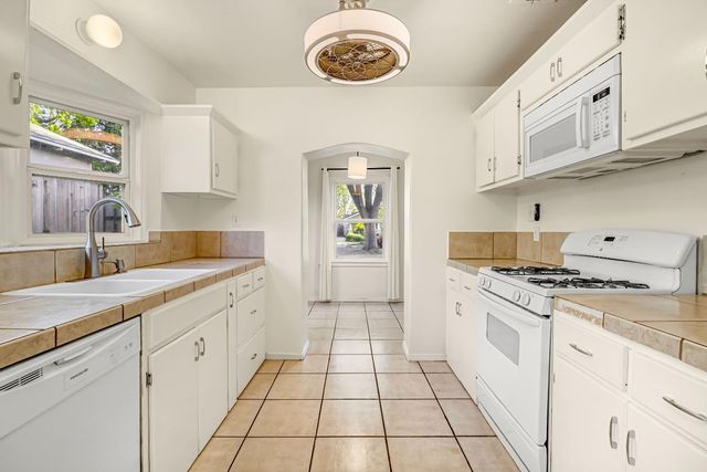 553 E Michigan Avenue, Fresno, CA 93704