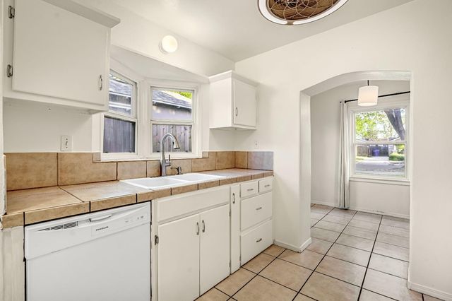 553 E Michigan Avenue, Fresno, CA 93704