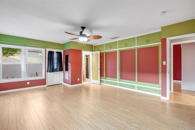 553 E Michigan Avenue, Fresno, CA 93704