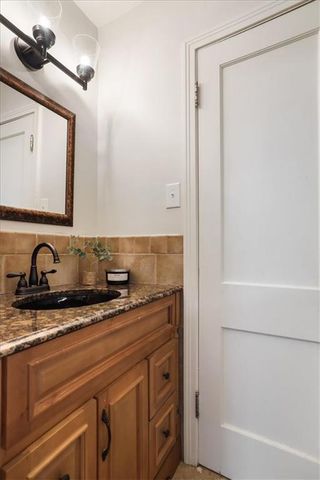 470 E 55th Street, Kansas City, MO 64110