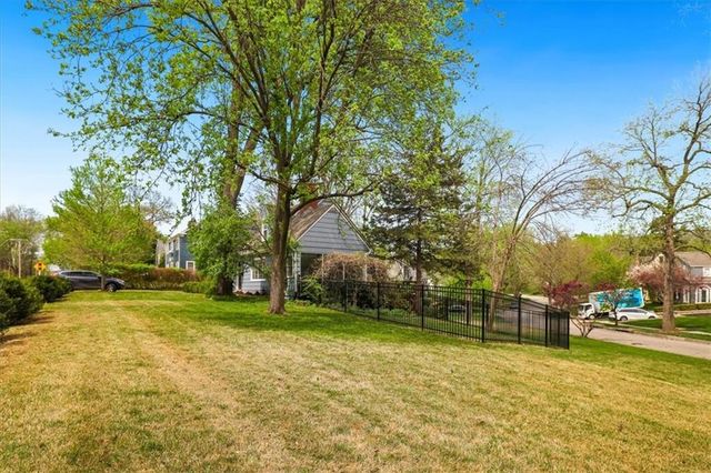 470 E 55th Street, Kansas City, MO 64110