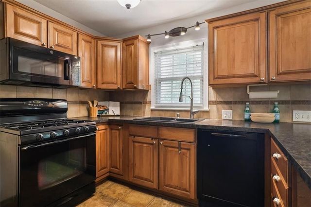 470 E 55th Street, Kansas City, MO 64110