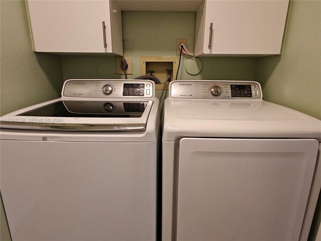 9803 NW 37th St, Sunrise, FL 33351