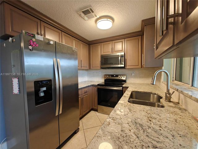 9803 NW 37th St, Sunrise, FL 33351