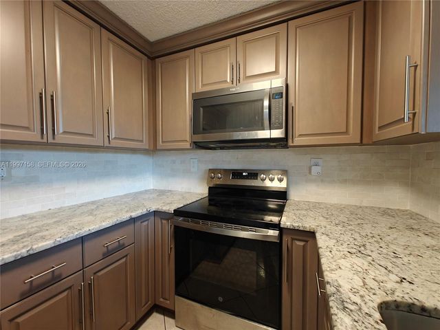 9803 NW 37th St, Sunrise, FL 33351