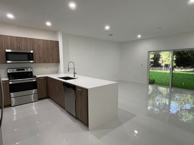 1350 CRYSTAL Way 107, Delray Beach, FL 33444
