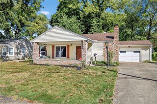 2711 Ironwood Street, Cuyahoga Falls, OH 44221