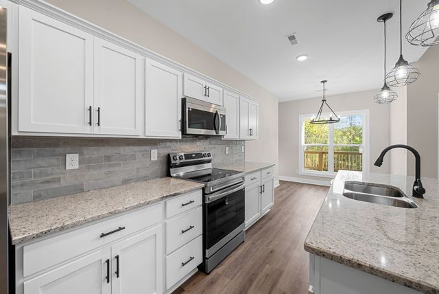 305 Wayne Hall Rd, Clarksville, TN 37040