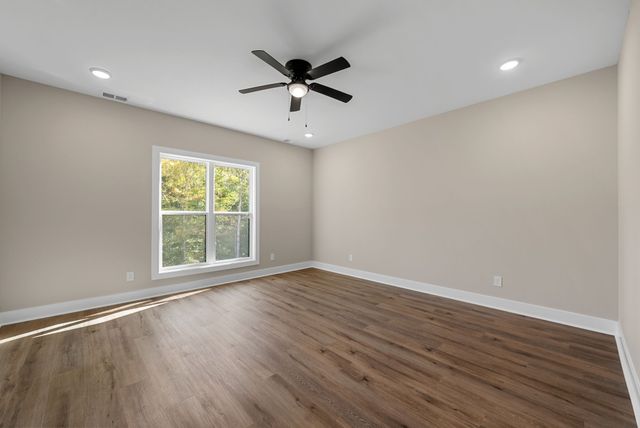 305 Wayne Hall Rd, Clarksville, TN 37040