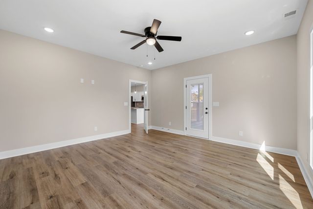 305 Wayne Hall Rd, Clarksville, TN 37040