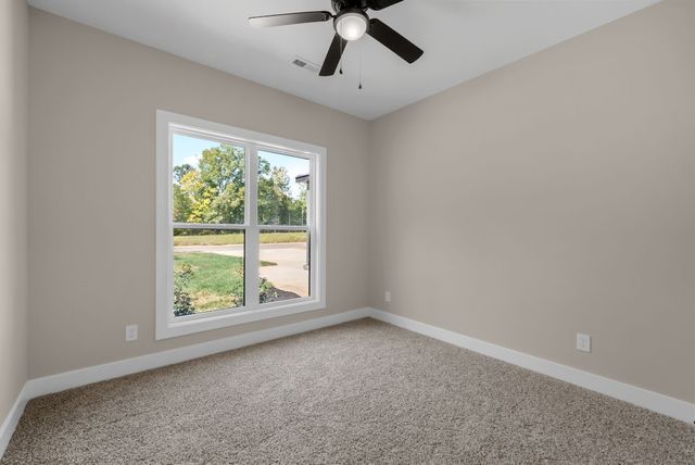 305 Wayne Hall Rd, Clarksville, TN 37040