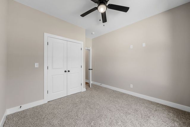 305 Wayne Hall Rd, Clarksville, TN 37040