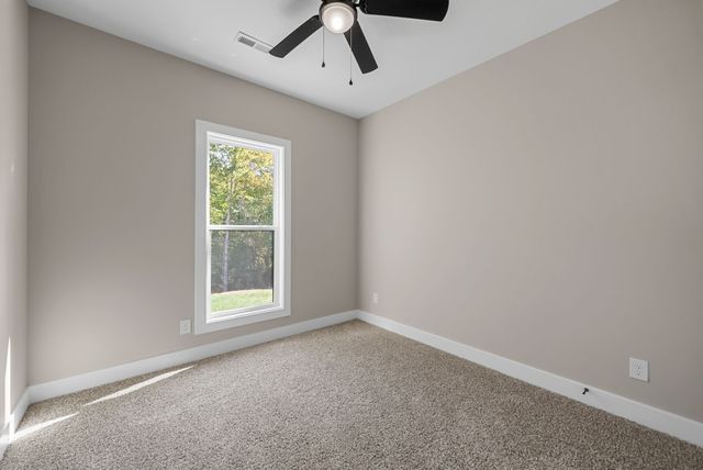 305 Wayne Hall Rd, Clarksville, TN 37040