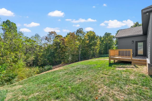 305 Wayne Hall Rd, Clarksville, TN 37040